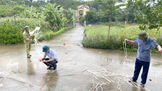 UBND xã Trung Giáp tổ chức kiểm tra, chỉ đạo phòng chống cơn bão số 3